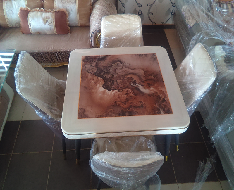 4 sitter Chesterfield dinning set