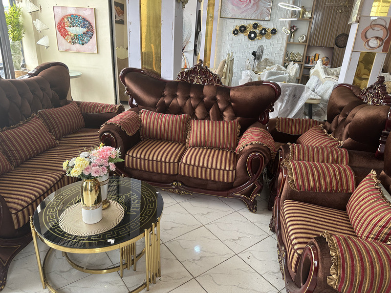 Elegant Victorian-Style Royal Sofa Set
